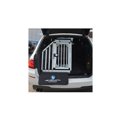 Hier finden Sie passende Hundetransportboxen...