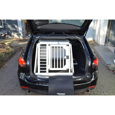 Hier finden Sie passende Hundetransportboxen...