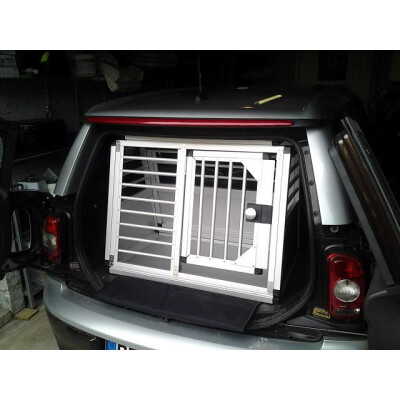 Hier finden Sie passende Hundetransportboxen...