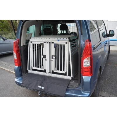 Hier finden Sie passende Hundetransportboxen...