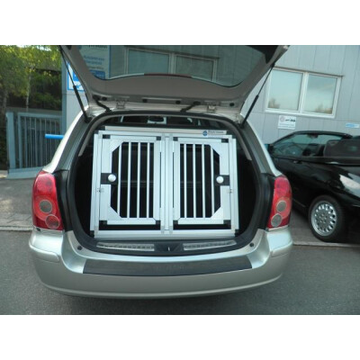Hier finden Sie passende Hundetransportboxen...