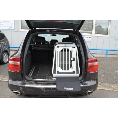 Hier finden Sie passende Hundetransportboxen...