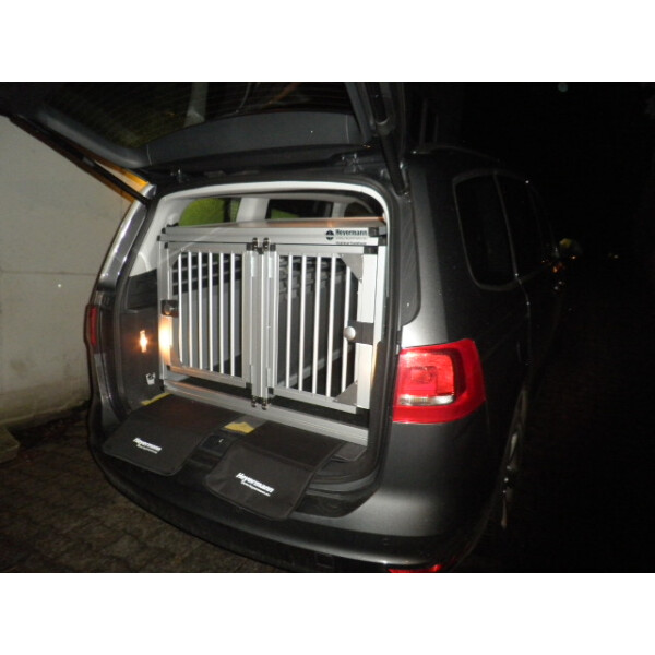 Individuelle Hundetransportbox/ Doppelbox für VW Sharan 2. Generation 7- Sitzer (Individualbau 20)