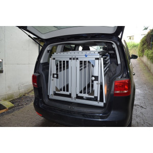 Individuelle Hundetransportbox/ Doppelbox für VW Touran 7-Sitzer (Individualbau 23)