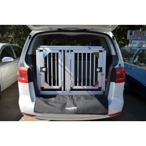 Individuelle Hundetransportbox/ Doppelbox für VW Touran 1 (5-Sitzer) mit variablen Ladeboden (Individualbau 24)