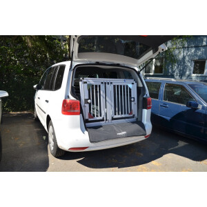 Individuelle Hundetransportbox/ Doppelbox für VW Touran 1 (5-Sitzer) mit variablen Ladeboden (Individualbau 24)