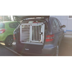 Hundetransportbox/ Einzelbox für Mercedes B-Klasse T245 mit ebenen Ladeboden (Sonderbau 177)