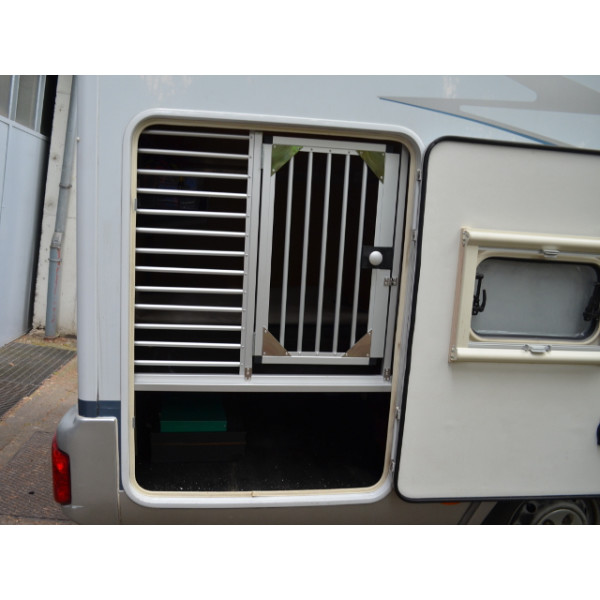 Individuelle Hundetransportbox/ Türkonstruktion für Wohnmobil (Individualbau 58)