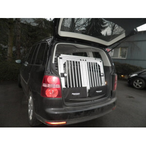 Hundebox/ Doppelbox für VW Touran 1 (5-Sitzer) mit...
