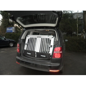Hundebox/ Doppelbox für VW Touran 1 (5-Sitzer) mit variablen Ladeboden (Sonderbau 61)