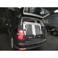 Hundebox/ Doppelbox für VW Touran 1 (5-Sitzer) mit variablen Ladeboden (Sonderbau 61)