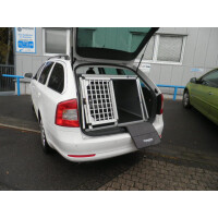 Hundebox/ Einzelbox für Skoda Octavia 2 Combi mit variablen Ladeboden (Sonderbau 39)