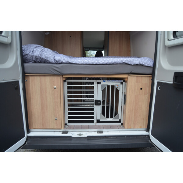 Individuelle Hundetransportbox/ Hundegitter für Wohnmobil (Individualbau 83)