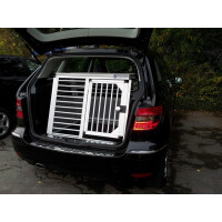 Hundetransportbox/ Einzelbox für Mercedes B-Klasse T245 mit unebenen Ladeboden (Sonderbau 22)