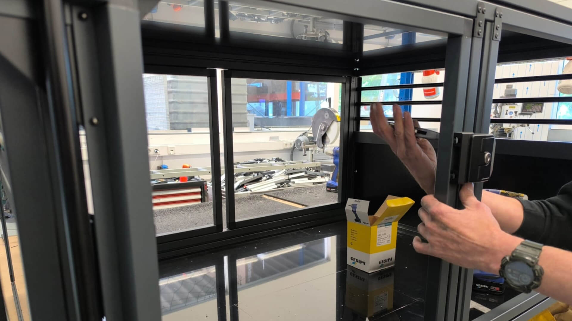 Von Hand gefertigt aus hochwertigen Bauteilen